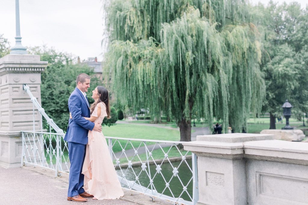 How to Dress for Your Engagement Session | Boston Public Garden | Photo: By Halie
