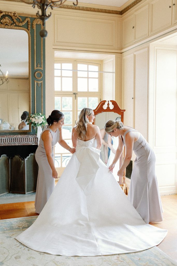 Bride getting ready with her bridesmaids for estate New England wedding