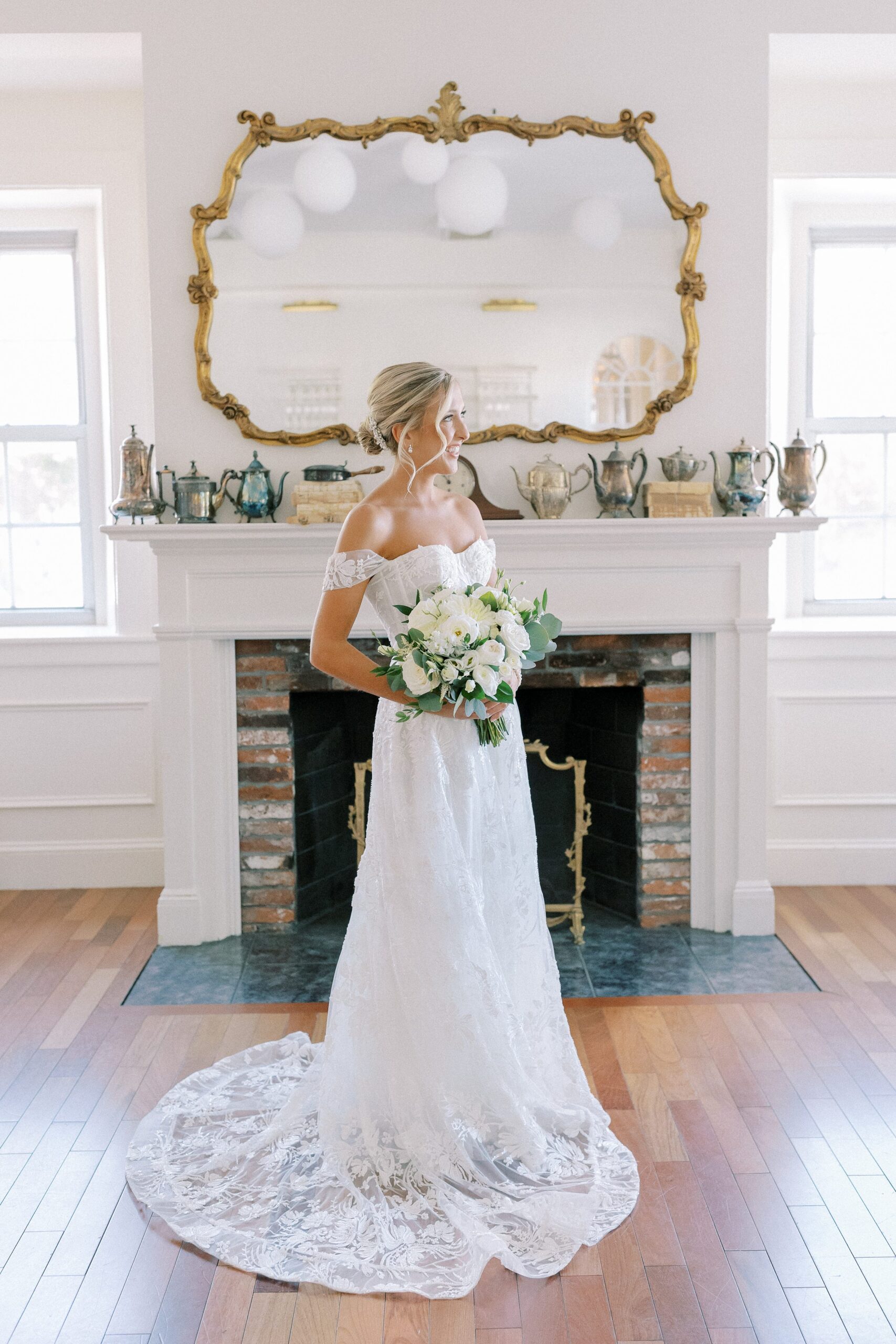 Elegant Crane Estate Fall Wedding By Halie Wedding Photography   Trustrees Crane Estate Wedding11 Scaled 