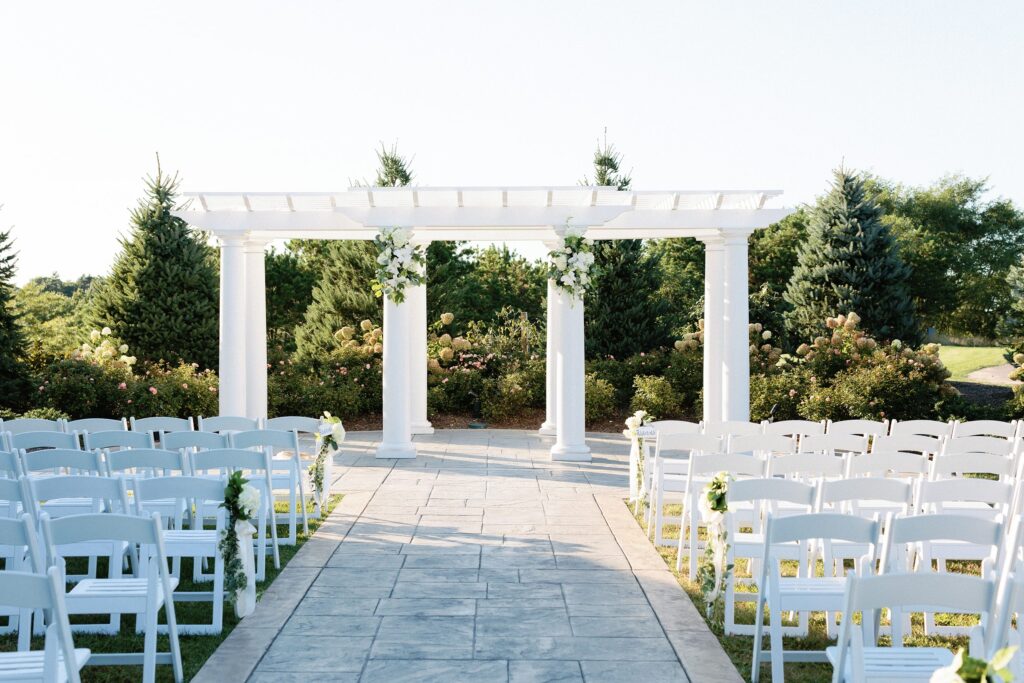 Outdoor ceremony space at Waverly Oaks Golf Club